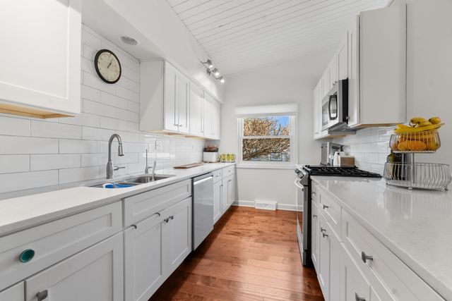 8 Rob Road, Mount Prospect, IL 60056