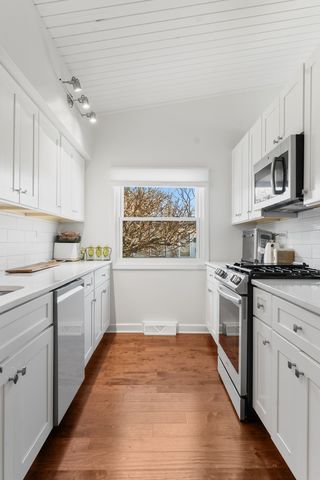 8 Rob Road, Mount Prospect, IL 60056