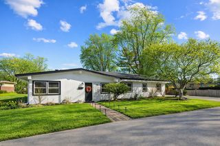 8 Rob Road, Mount Prospect, IL 60056