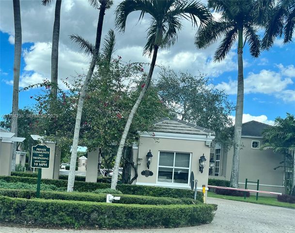 5431 SW 70th Pl N, Miami, FL 33155