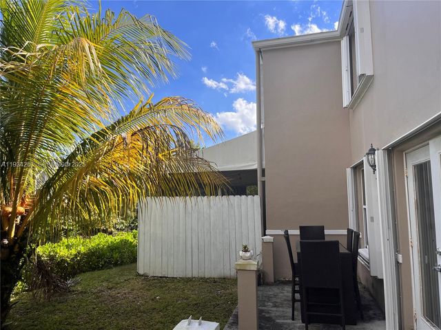 5431 SW 70th Pl N, Miami, FL 33155