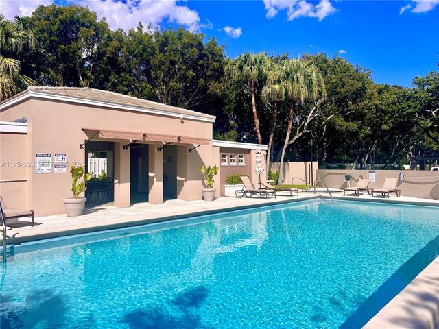 5431 SW 70th Pl N, Miami, FL 33155