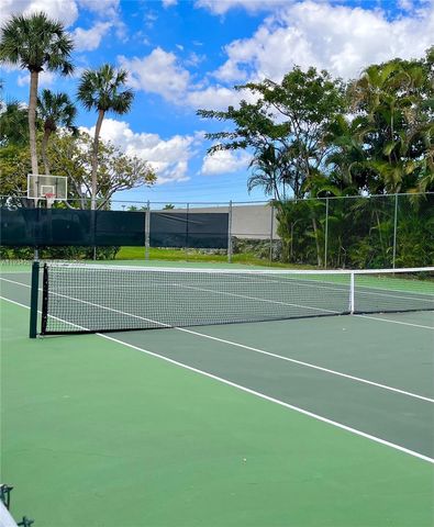 5431 SW 70th Pl N, Miami, FL 33155