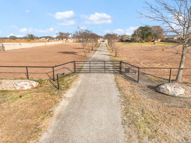5037 N State Highway 123, Seguin, TX 78155