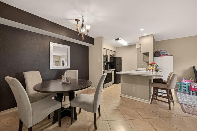 4649 Wild Indigo Street 336, Houston, TX 77027