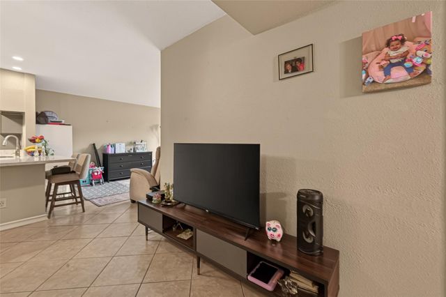 4649 Wild Indigo Street 336, Houston, TX 77027