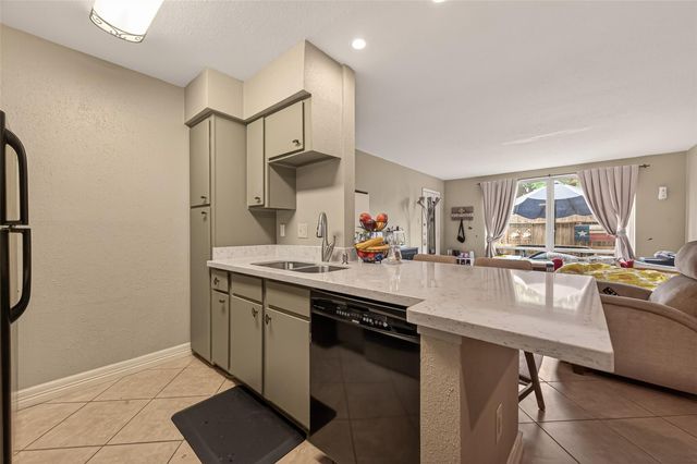 4649 Wild Indigo Street 336, Houston, TX 77027