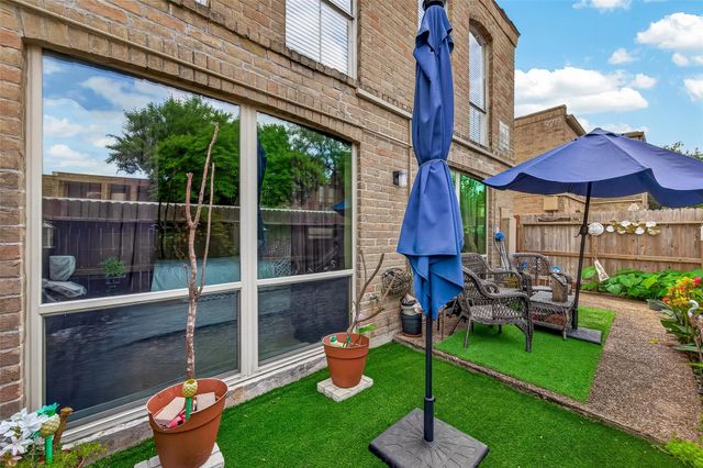 4649 Wild Indigo Street 336, Houston, TX 77027