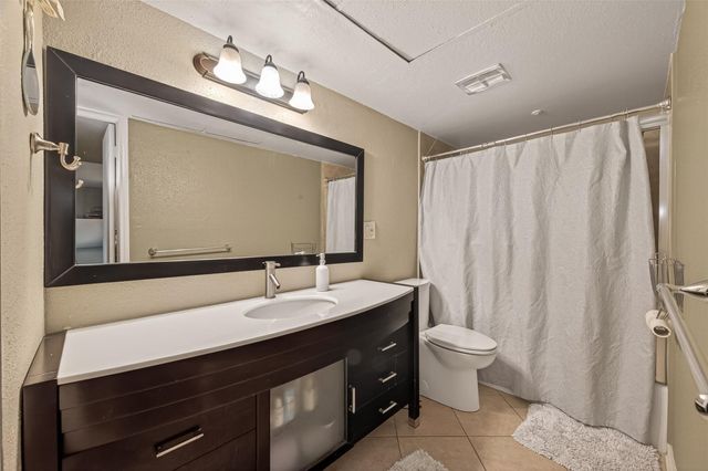 4649 Wild Indigo Street 336, Houston, TX 77027