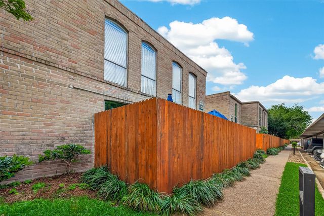 4649 Wild Indigo Street 336, Houston, TX 77027