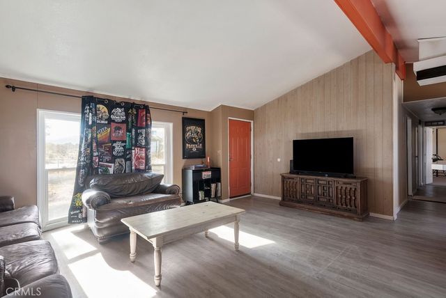 5132 Sunset Road, Phelan, CA 92371