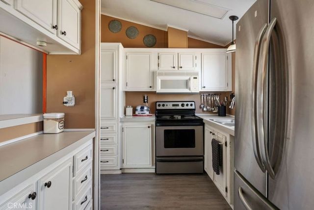 5132 Sunset Road, Phelan, CA 92371