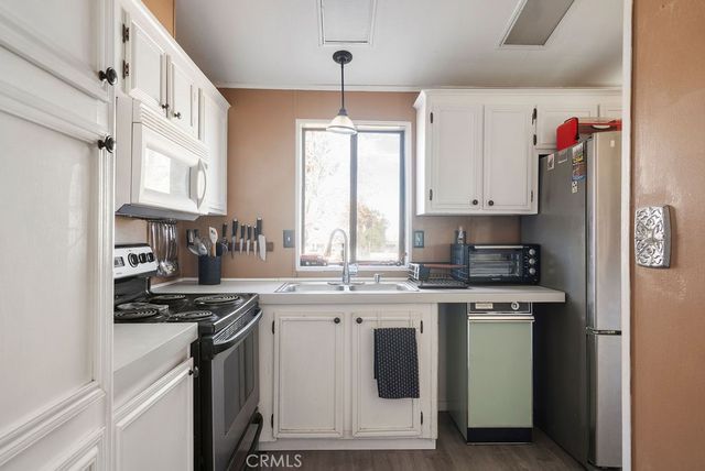 5132 Sunset Road, Phelan, CA 92371