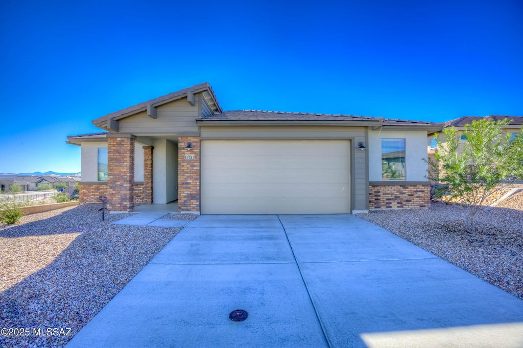12742 E Lauren Cyn Place, Vail, AZ 85641