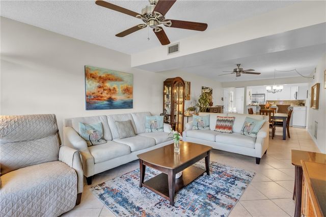 9 Plantation Drive 204, Vero Beach, FL 32966