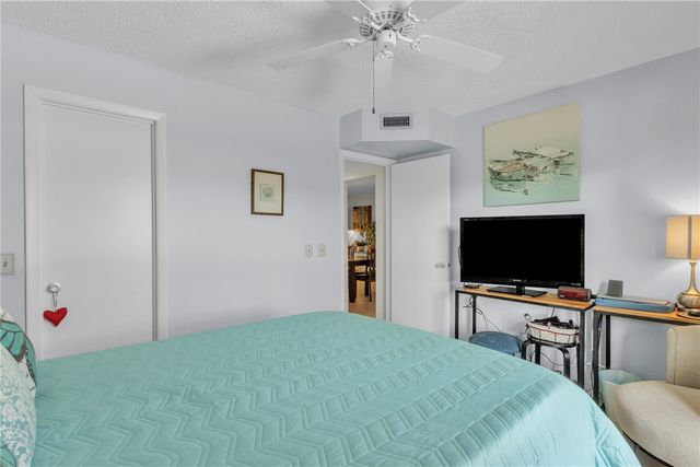 9 Plantation Drive 204, Vero Beach, FL 32966