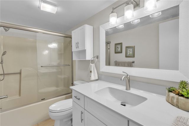 9 Plantation Drive 204, Vero Beach, FL 32966