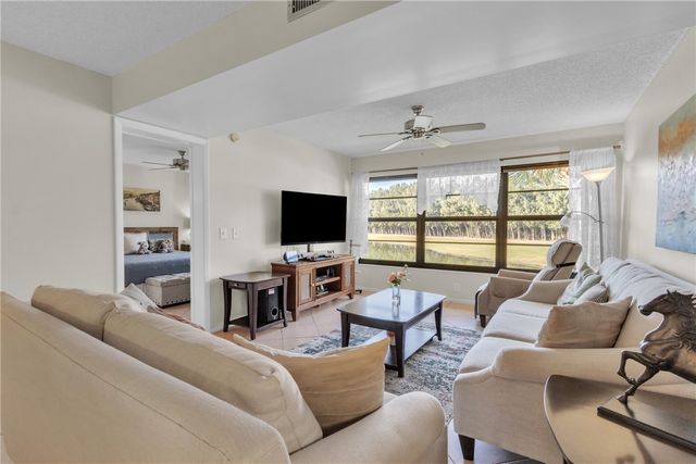 9 Plantation Drive 204, Vero Beach, FL 32966