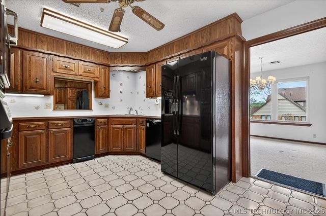 2918 Longridge Lane, Bartlesville, OK 74006