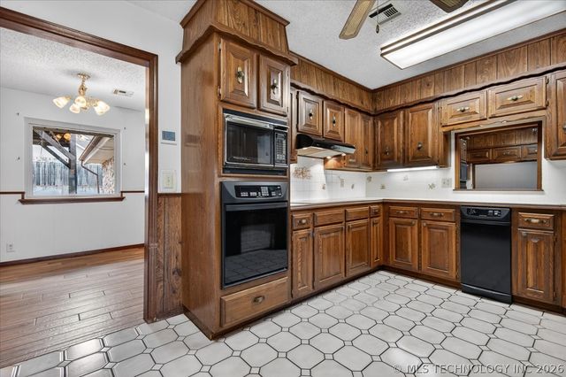 2918 Longridge Lane, Bartlesville, OK 74006