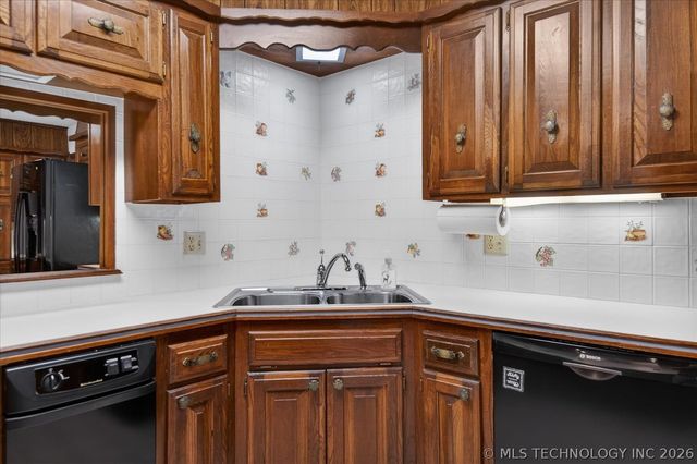 2918 Longridge Lane, Bartlesville, OK 74006