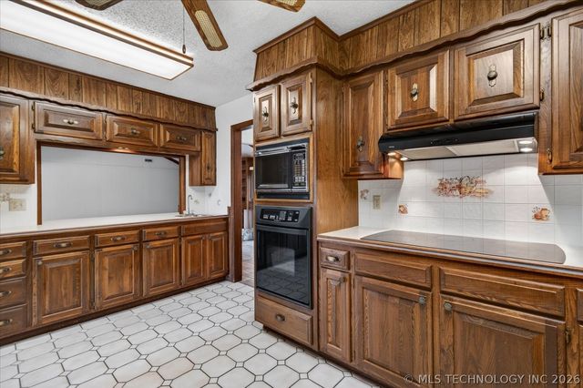 2918 Longridge Lane, Bartlesville, OK 74006