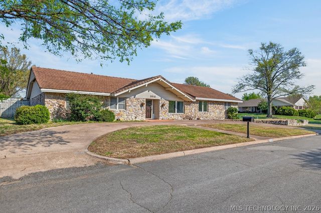 2918 Longridge Lane, Bartlesville, OK 74006