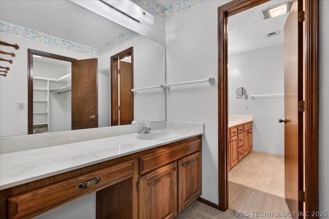 2918 Longridge Lane, Bartlesville, OK 74006