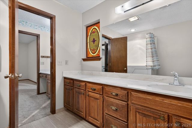 2918 Longridge Lane, Bartlesville, OK 74006