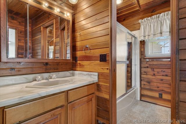 2918 Longridge Lane, Bartlesville, OK 74006