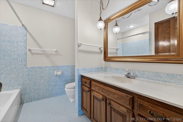 2918 Longridge Lane, Bartlesville, OK 74006