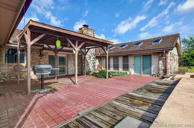 2918 Longridge Lane, Bartlesville, OK 74006
