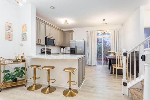 636 Grove Circle, 1803 1803, Columbus, OH 43230