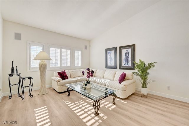 9178 Valley Spring Court, Las Vegas, NV 89147