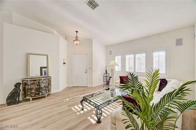 9178 Valley Spring Court, Las Vegas, NV 89147