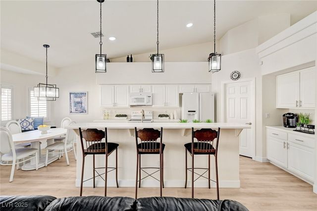 9178 Valley Spring Court, Las Vegas, NV 89147