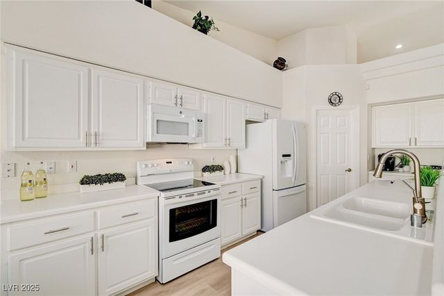 9178 Valley Spring Court, Las Vegas, NV 89147