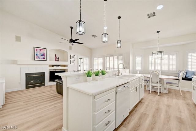 9178 Valley Spring Court, Las Vegas, NV 89147