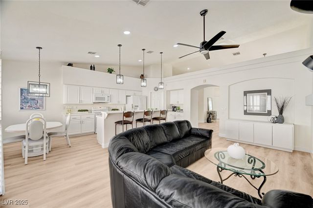 9178 Valley Spring Court, Las Vegas, NV 89147