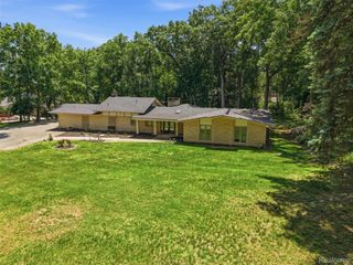 30715 N Greenbriar Road, Franklin Village, MI 48025