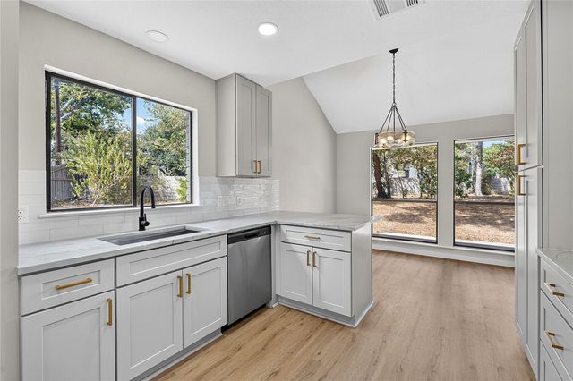 11202 Balcones Woods CV, Austin, TX 78759