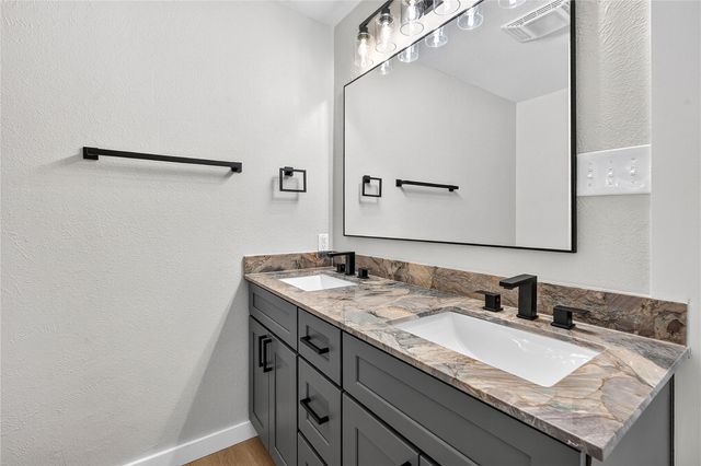 11202 Balcones Woods CV, Austin, TX 78759