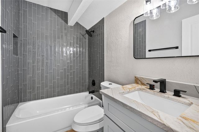 11202 Balcones Woods CV, Austin, TX 78759