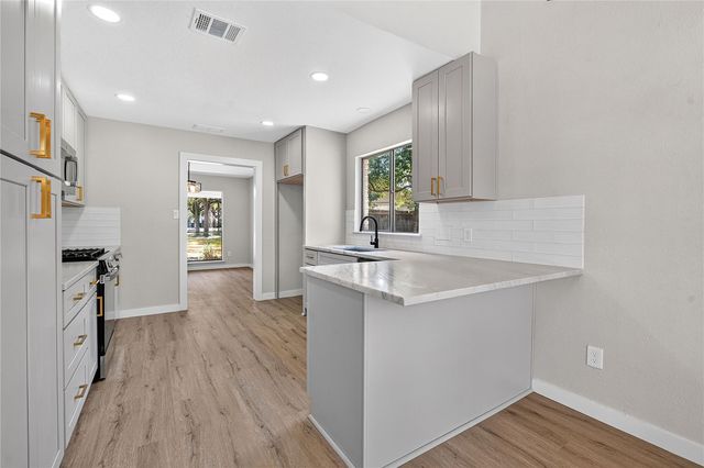 11202 Balcones Woods CV, Austin, TX 78759
