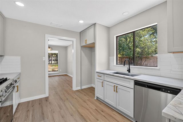 11202 Balcones Woods CV, Austin, TX 78759