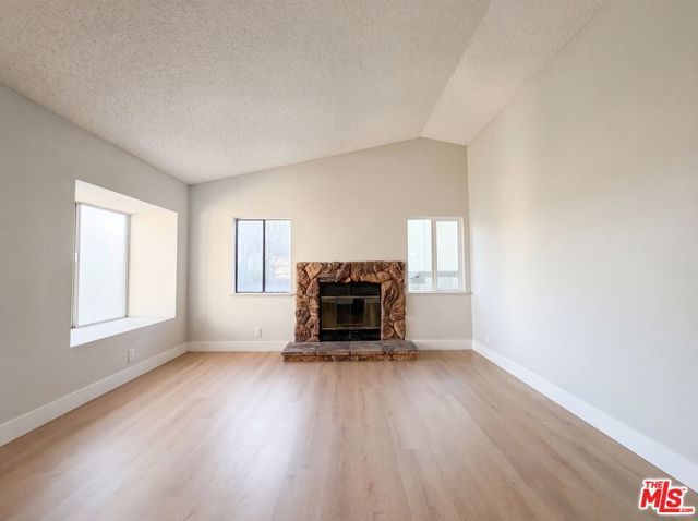 2553 E Avenue J4, Lancaster, CA 93535