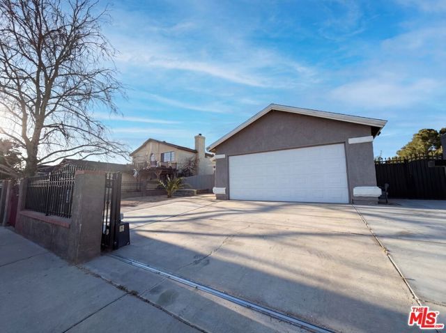 2553 E Avenue J4, Lancaster, CA 93535