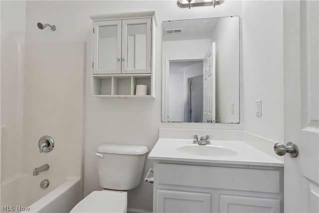 3315 Hidden Brook Drive, Ravenna, OH 44266