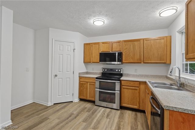 3315 Hidden Brook Drive, Ravenna, OH 44266