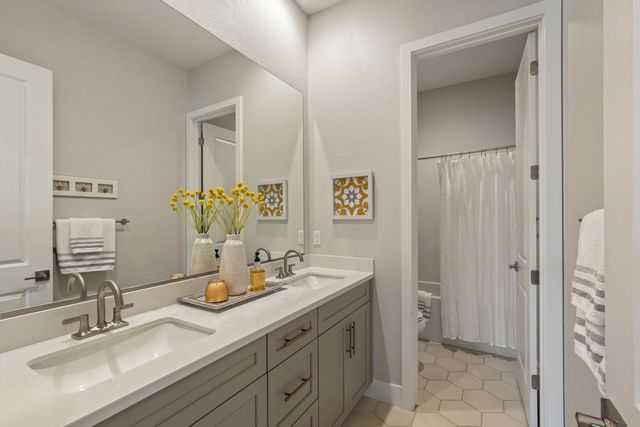 3057 Carrousel St, Lodi, CA 95242